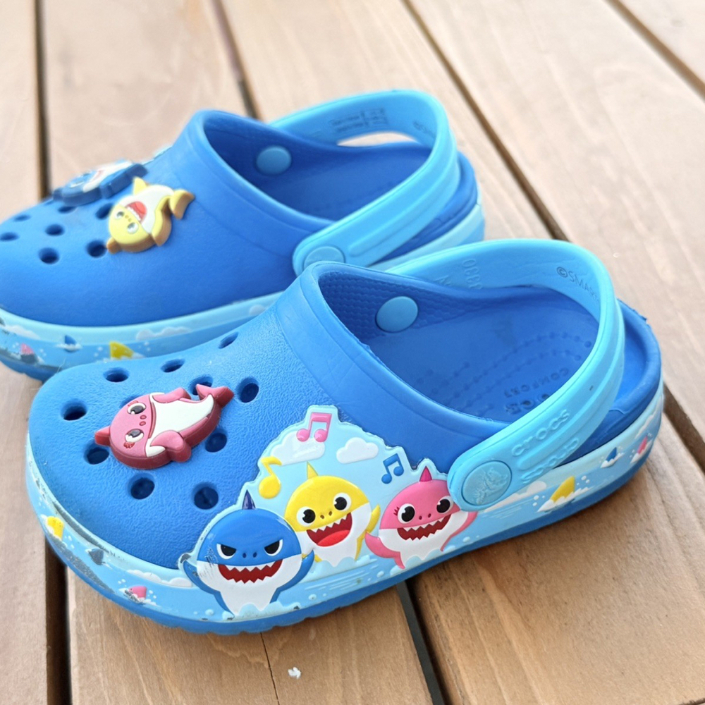 Crocs Kids FunLab Baby Shark Band clog  Size 7